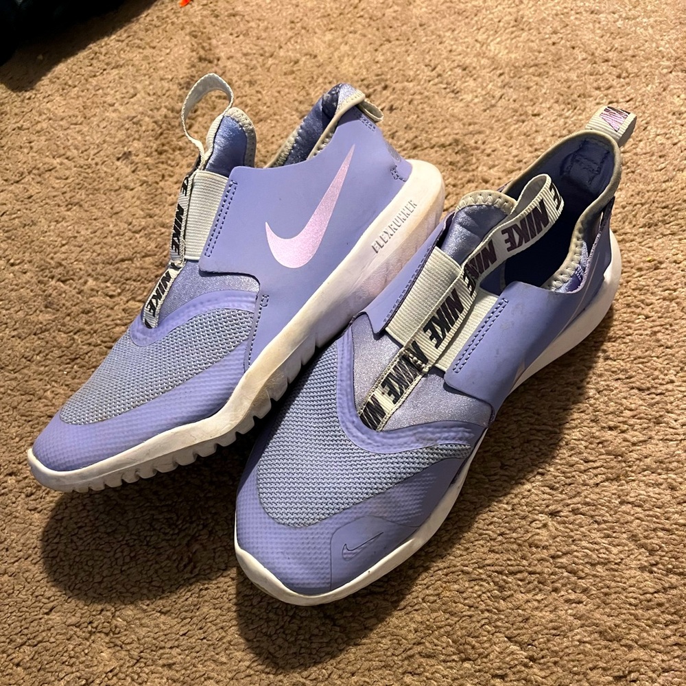 Nike tennis shoe